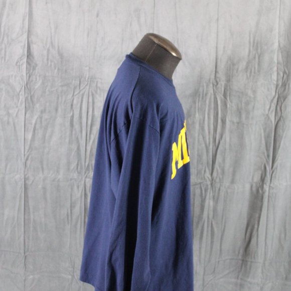 Vintage Graphic Shirt - Univiersity of Michigan Coat of Arms - Men's Large - Picture 6 of 8